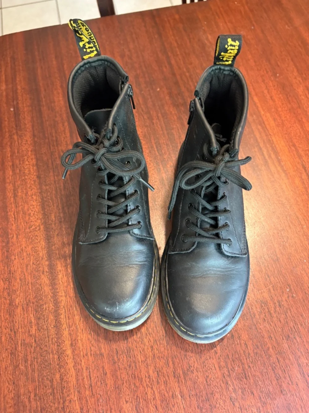 Ecu Doc Martins. Black Big Kid 4 M